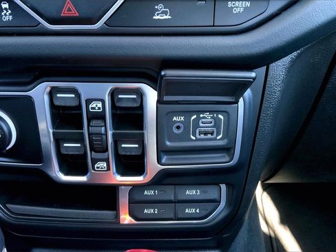 Used 2024 Jeep Wrangler Sahara image 16