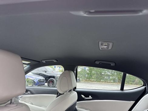 Used 2025 Genesis G70 2.5T RWD image 16