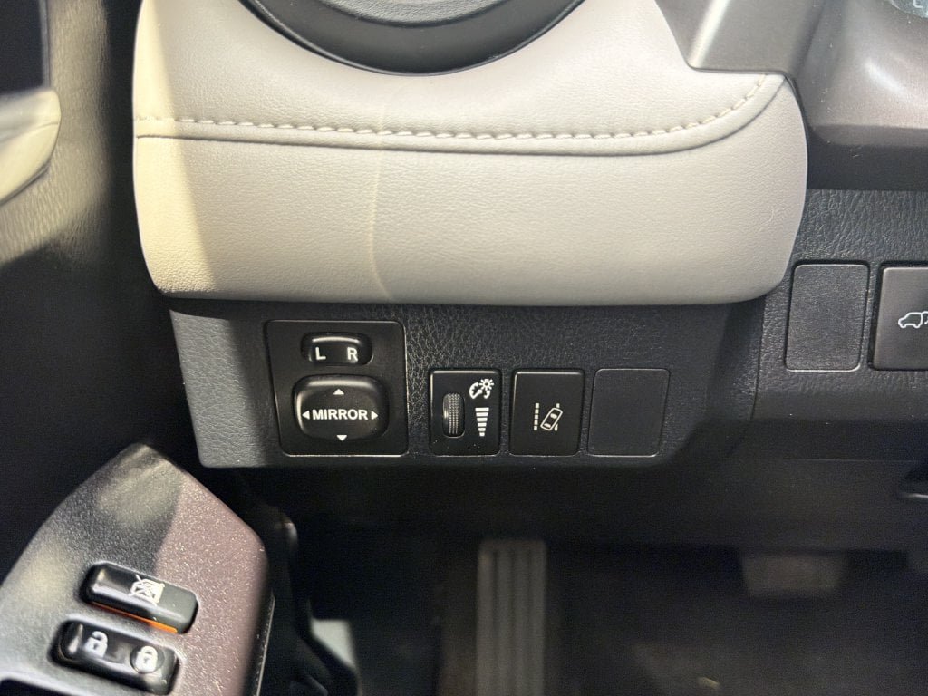 Used 2018 Toyota RAV4 XLE FWD image 29