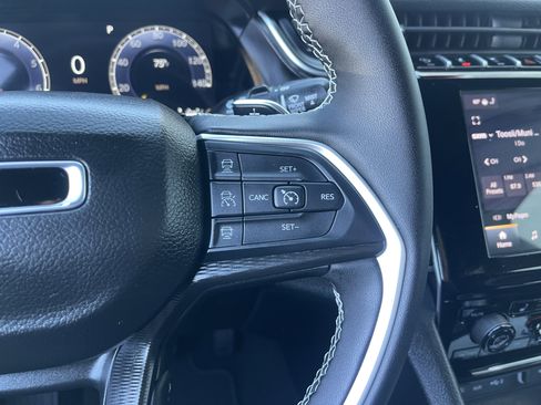 New 2025 Jeep Grand Cherokee L Laredo image 38