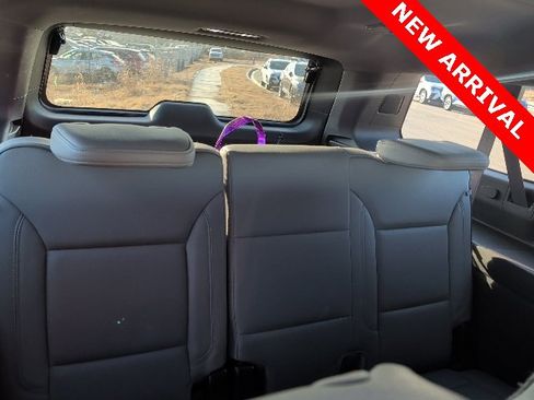 Used 2022 GMC Yukon XL SLT w/ SLT Luxury Package image 15