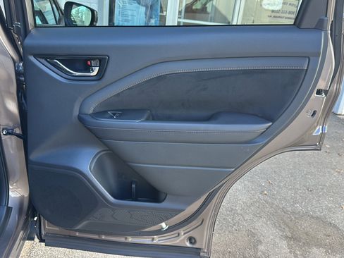 Used 2025 Subaru Forester Touring w/ Protection Package (1PH) image 23