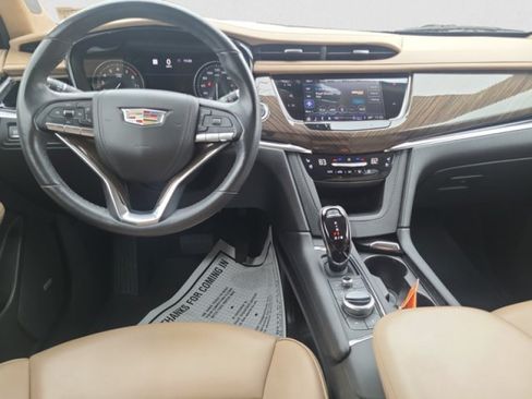 Used 2023 Cadillac XT6 FWD image 14