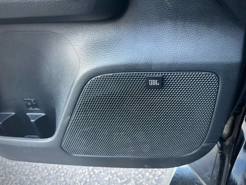 Used 2019 Toyota Tacoma Limited RWD image 10