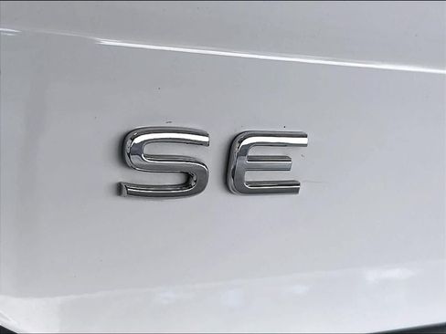 Used 2022 Volkswagen Taos SE FWD image 27