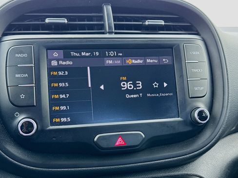 Used 2023 Kia Soul LX w/ LX Technology Package image 11