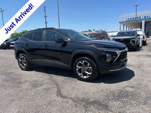 New 2026 Chevrolet Trax LT w/ Driver Confidence Package FWD image 1