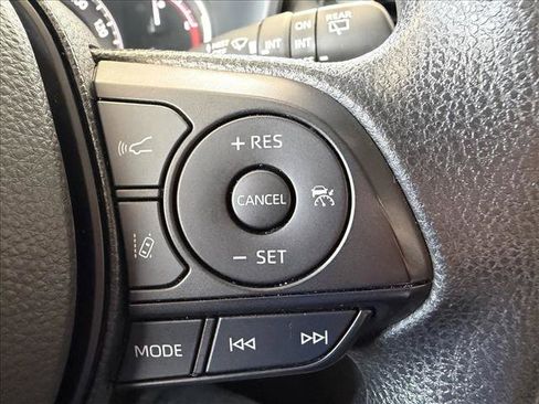 Used 2025 Toyota RAV4 XLE FWD image 18