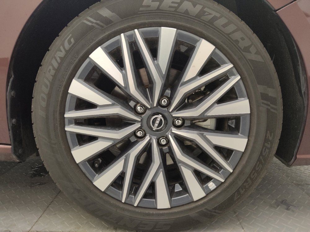 Used 2025 Nissan Altima 2.5 SV FWD image 31