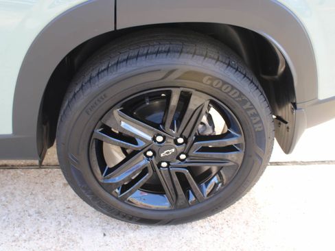 Used 2025 Chevrolet Trax ACTIV w/ Driver Confidence Package image 11