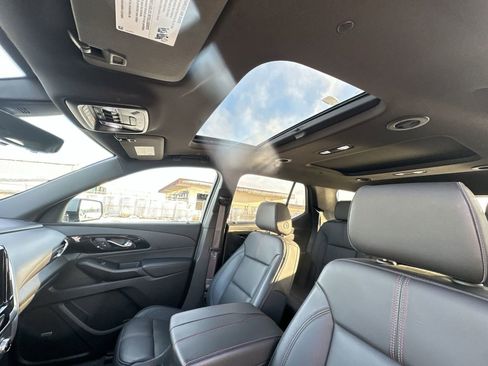Used 2023 Chevrolet Traverse RS image 18