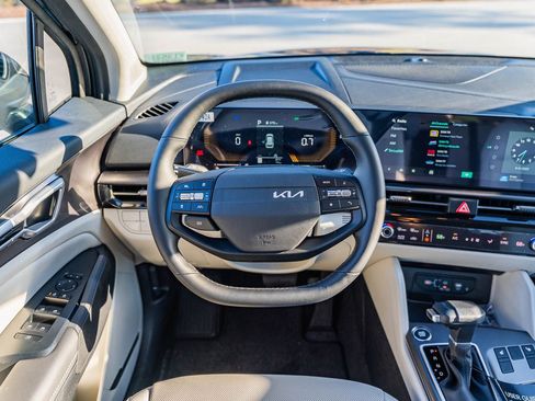 New 2026 Kia Sportage EX FWD image 17