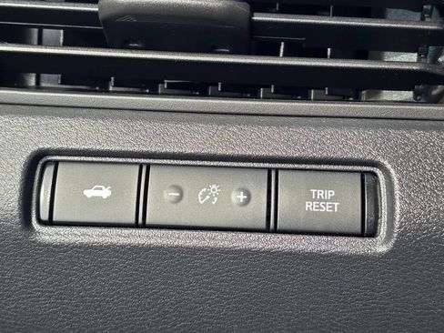Used 2020 Nissan Altima 2.5 SR FWD image 21