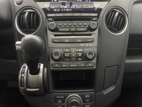 Used 2015 Honda Pilot Touring image 30