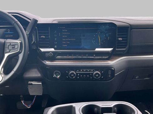 Used 2023 Chevrolet Silverado 1500 LT AWD/4WD image 7