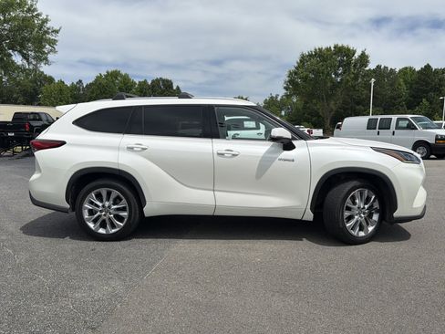 Used 2021 Toyota Highlander Limited FWD image 13