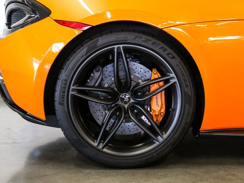 Used 2016 McLaren 570S Coupe RWD image 18