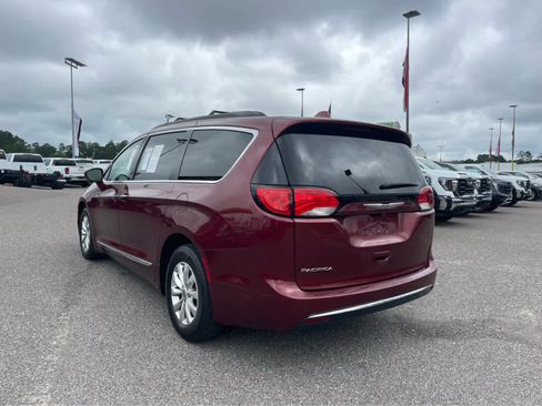 Used 2017 Chrysler Pacifica Touring-L FWD image 7