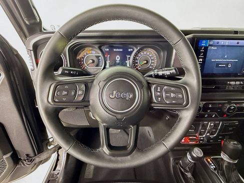 Used 2025 Jeep Wrangler Unlimited Rubicon AWD/4WD image 13