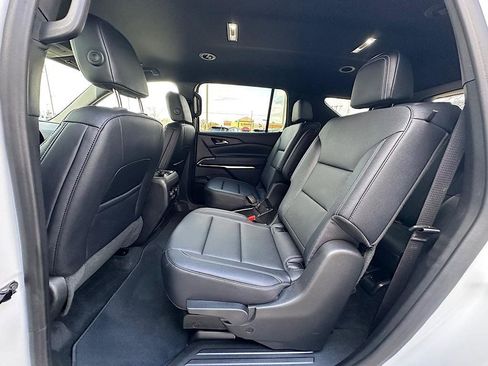 Used 2026 Chevrolet Traverse LT image 15