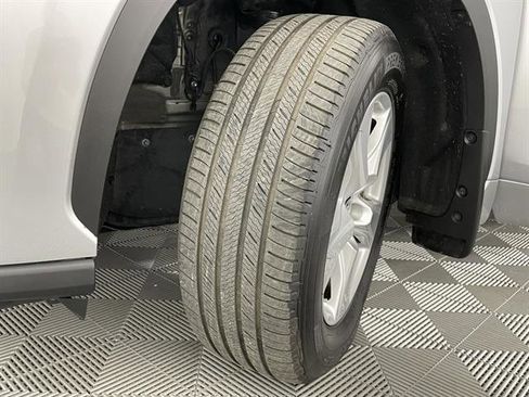 Certified 2023 Toyota Highlander L image 27