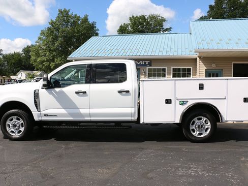 Used 2025 Ford F250 XLT w/ F-250 >10K GVWR Package AWD/4WD image 2