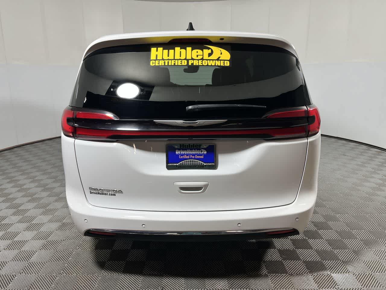 Used 2025 Chrysler Pacifica Select FWD image 7