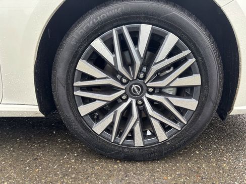 Used 2025 Nissan Altima 2.5 SV image 9