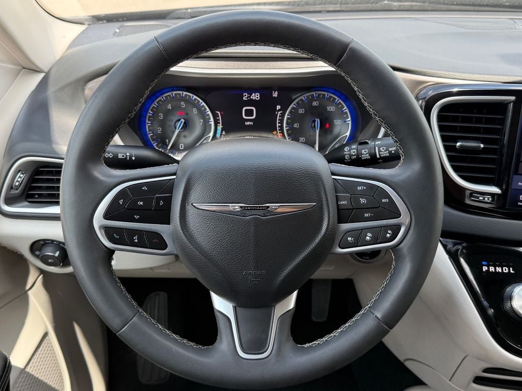 Used 2024 Chrysler Pacifica Touring-L FWD image 20