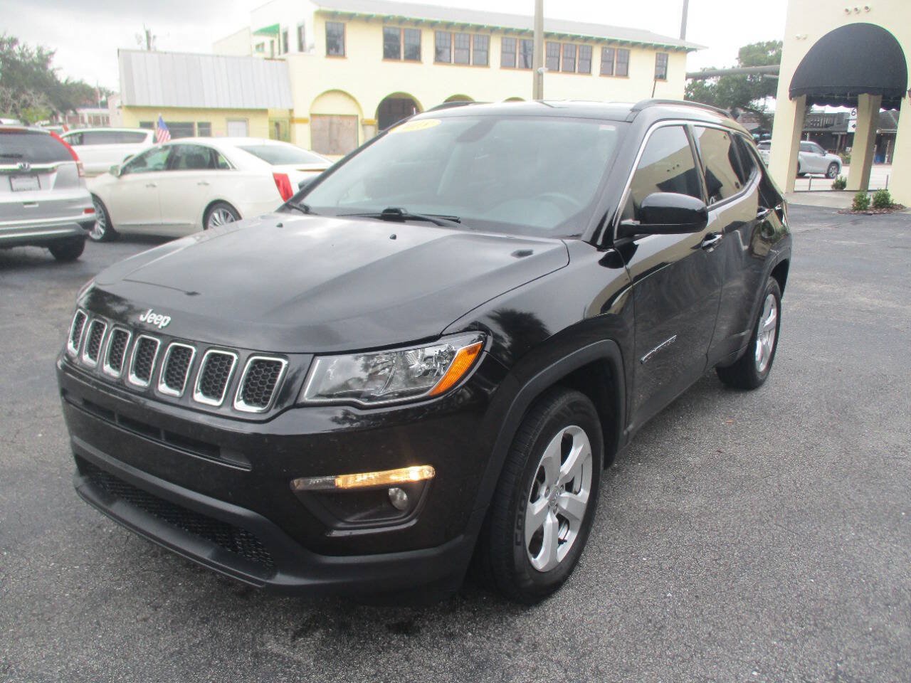 Used 2018 Jeep Compass Latitude w/ Popular Equipment Group FWD image 4