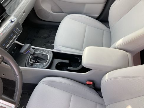 Used 2025 Hyundai Kona SEL image 24