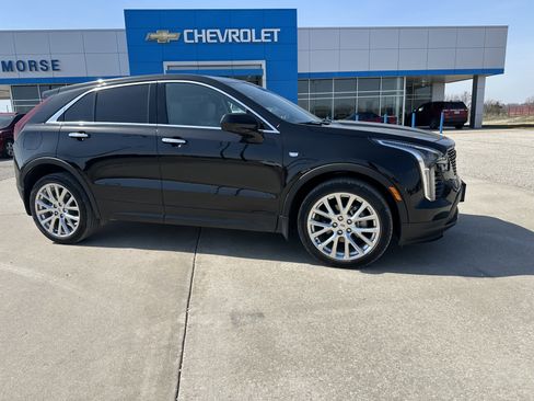 Used 2020 Cadillac XT4 Luxury w/ Cold Weather Package image 2