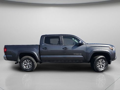 Used 2019 Toyota Tacoma SR5 AWD/4WD image 25