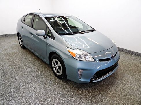 Used 2015 Toyota Prius Two FWD image 3