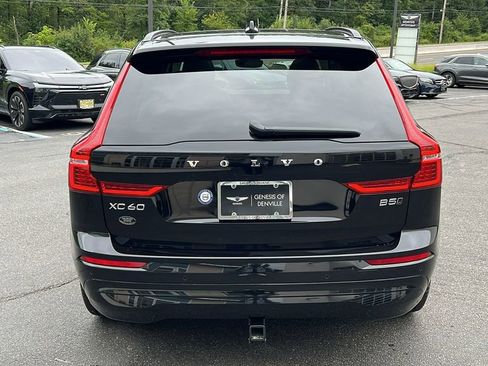 Used 2022 Volvo XC60 B5 Momentum w/ Climate Package image 4