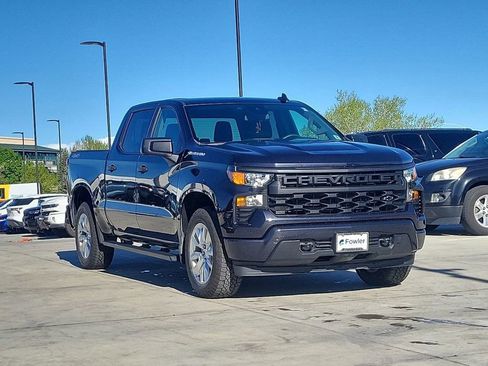Used 2023 Chevrolet Silverado 1500 Custom AWD/4WD image 2