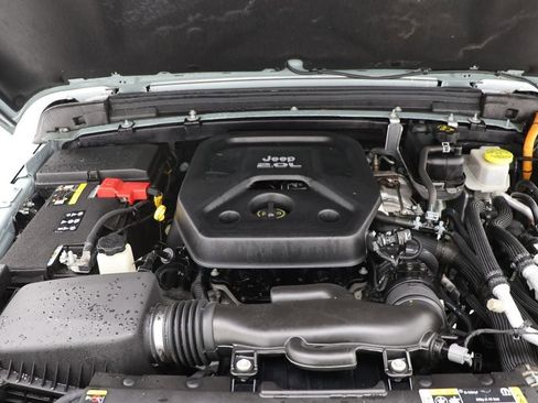 Used 2023 Jeep Wrangler Unlimited w/ Cold Weather Group image 28