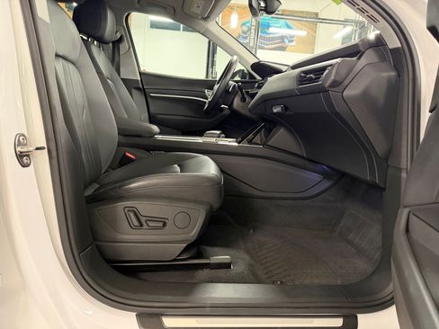 Used 2021 Audi e-tron Premium w/ Convenience Plus Package AWD/4WD image 32
