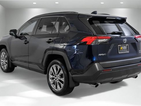 Used 2021 Toyota RAV4 XLE Premium image 11