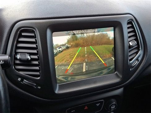 Used 2018 Jeep Compass Trailhawk w/ Cold Weather Group image 18