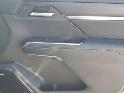 Used 2025 GMC Acadia Elevation image 45