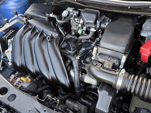 Used 2015 Nissan Versa SV FWD image 11
