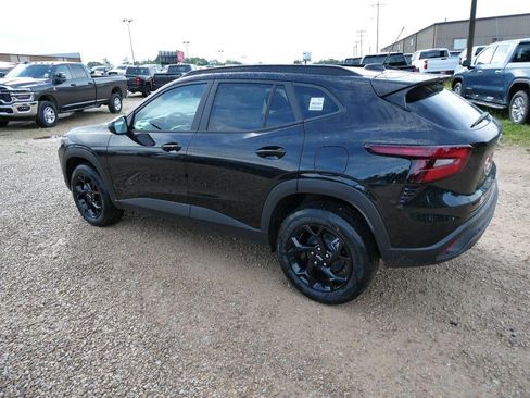 New 2026 Chevrolet Trax LT w/ Midnight Edition FWD image 7