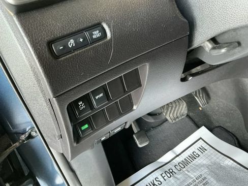 Used 2015 Nissan Rogue SV FWD image 26