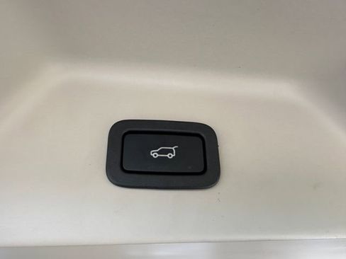 Used 2017 Land Rover Range Rover HSE image 11