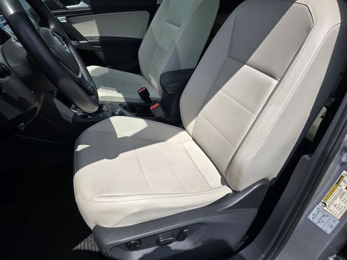 Used 2020 Volkswagen Tiguan SEL AWD/4WD image 16