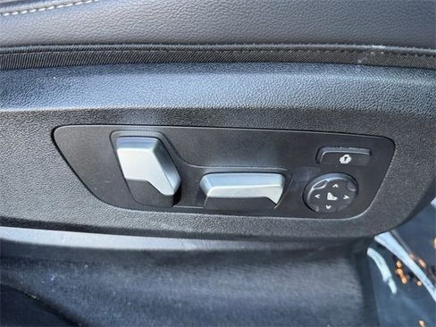 Used 2022 BMW X7 xDrive40i w/ M Sport Package image 26