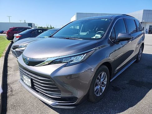 Used 2021 Toyota Sienna LE FWD image 24