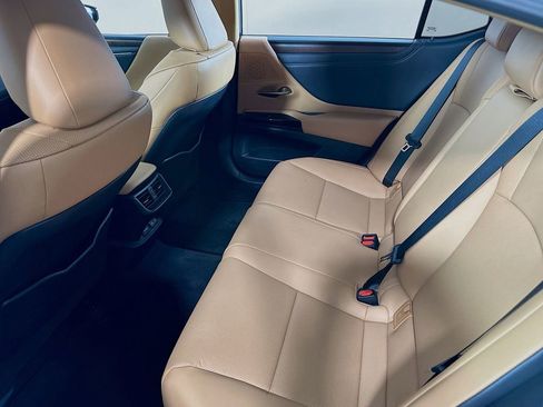 Used 2024 Lexus ES 350 w/ Premium Package FWD image 18