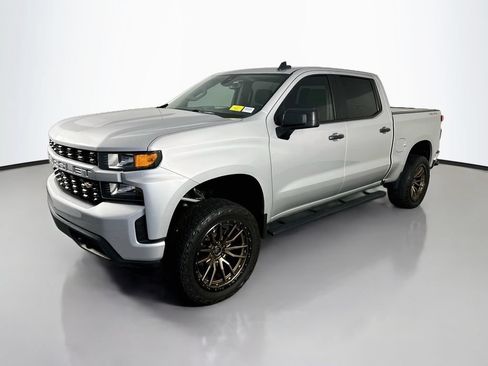 Used 2022 Chevrolet Silverado 1500 Custom w/ Safety Confidence Package AWD/4WD image 3